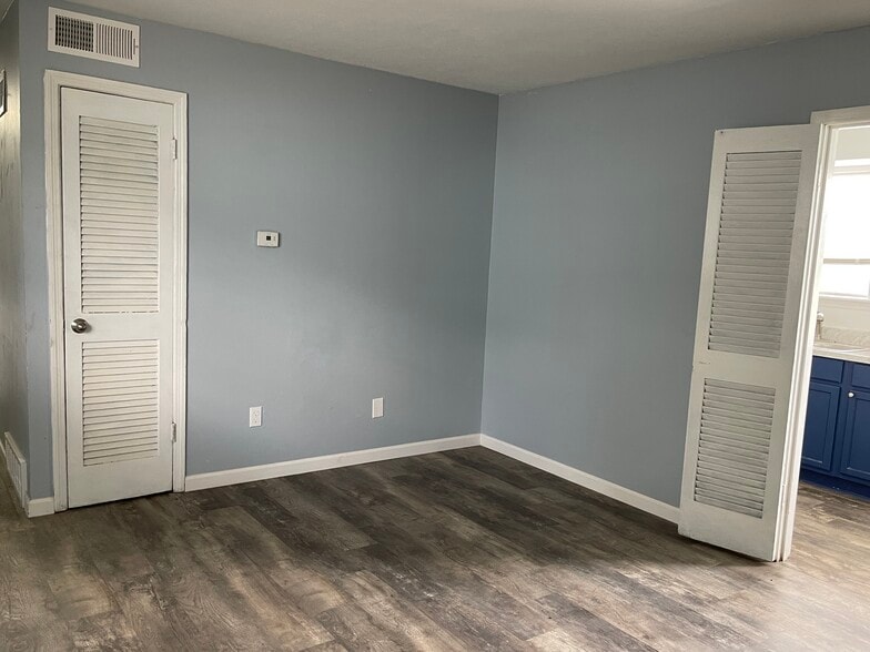 Building Photo - 35 N Idlewild St