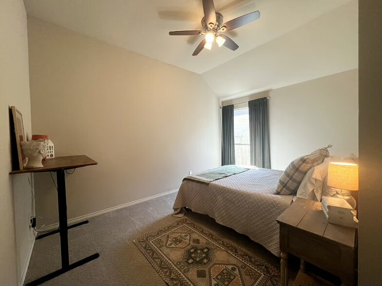 Building Photo - 2607 Diamond River Dr