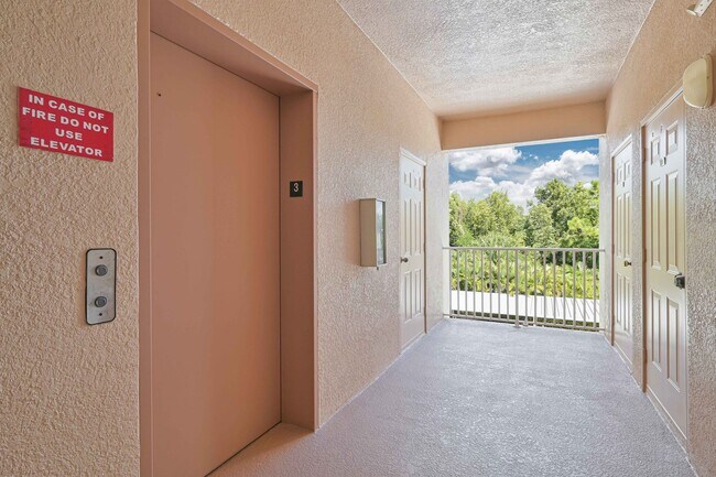 Building Photo - ** 2/2 Fully Furnished Annual Rental in Osprey Cove, Estero!