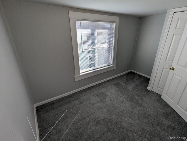 Building Photo - 2050 E Scottwood Ave