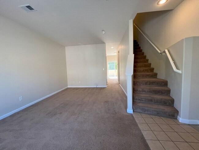 Building Photo - North Reno/UNR: Two Bedroom Townhome