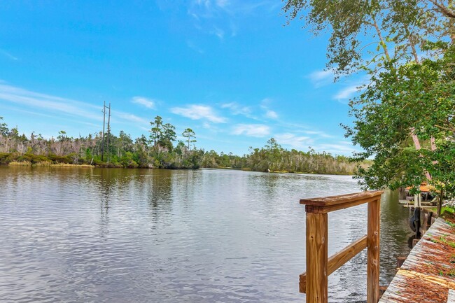 Building Photo - Home in Milton on the water!!!