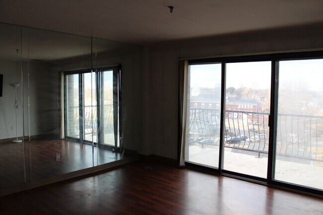 Building Photo - 500 Washington St