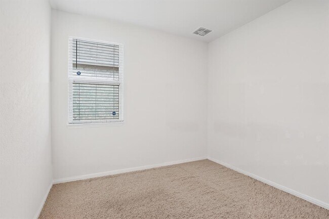 Building Photo - 909 Vogel Dr