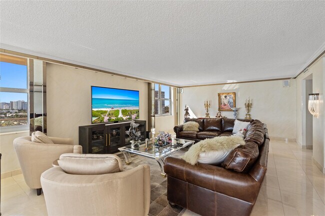 Building Photo - 1920 S Ocean Dr