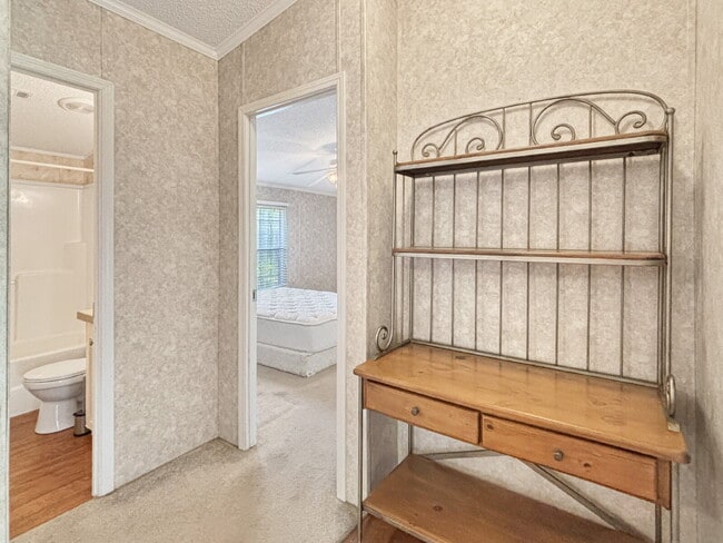 Building Photo - Charming Coastal Retreat in Ridgeway | Fenced Yard + Garage | Hobe Sound