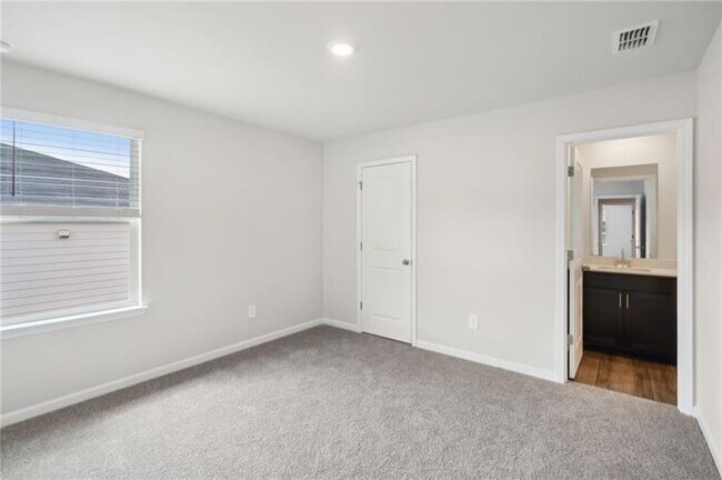 Building Photo - 95 Sequoia Ln