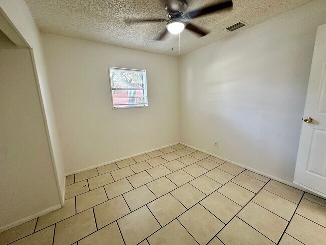 Building Photo - Charming 3-Bedroom Home in Apopka!