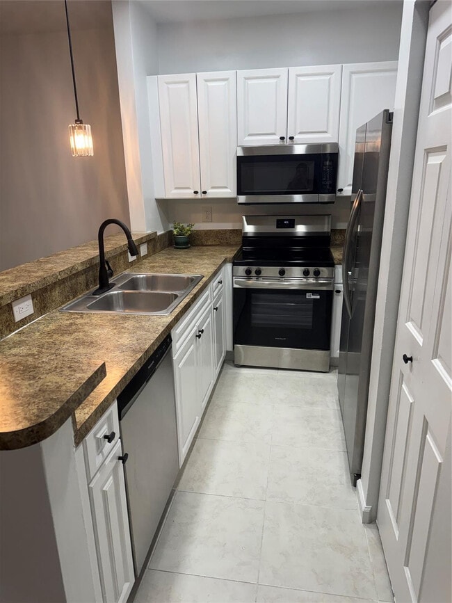 Building Photo - 3102 Coral Ridge Dr