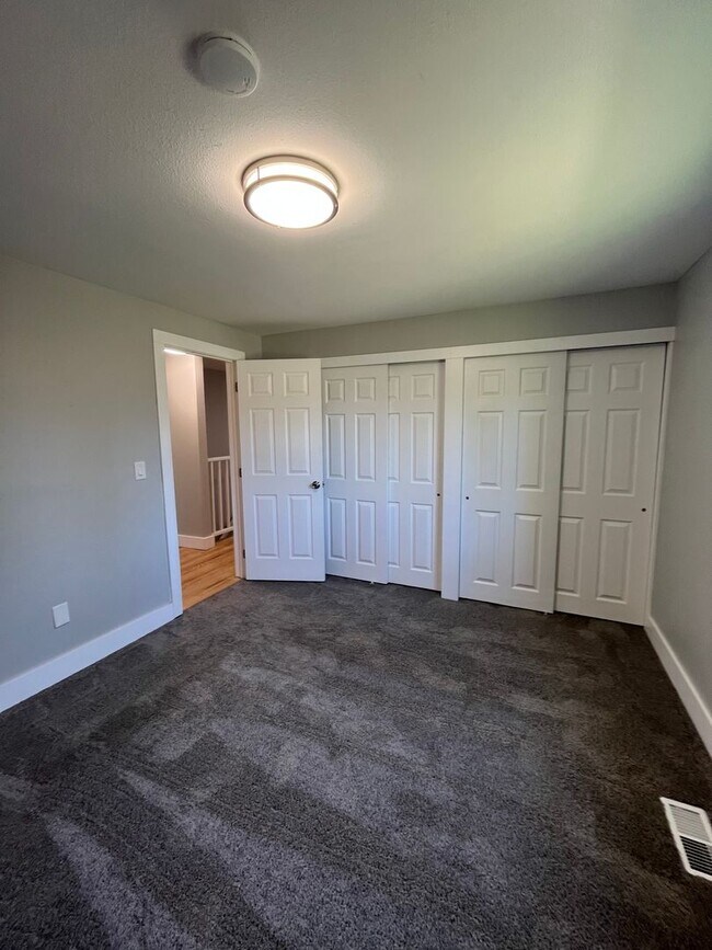 Building Photo - AVAILABLE NOW!! 4-Bedroom, 3-Bathroom Home Nestled in the Cotton Creek Neighborhood!