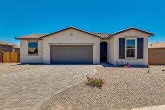 Building Photo - 5 bedroom/ 2 bath home in Casa Grande