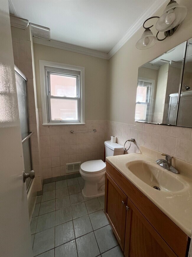 Building Photo - 304 Columbia Ave