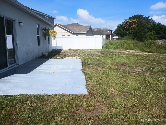 Building Photo - Dundee Station/Haines City_3 Bedroom 2 Bat...
