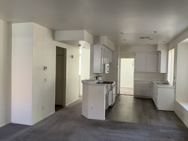 Building Photo - 4799 Zanzibar Ln