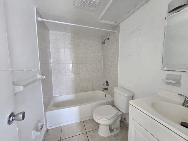 Building Photo - 2920 SW 28th Terrace