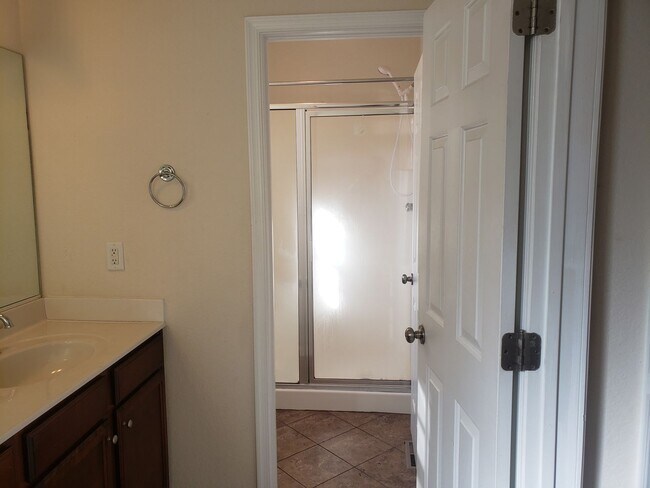 Building Photo - WOODBRIDGE POINTE