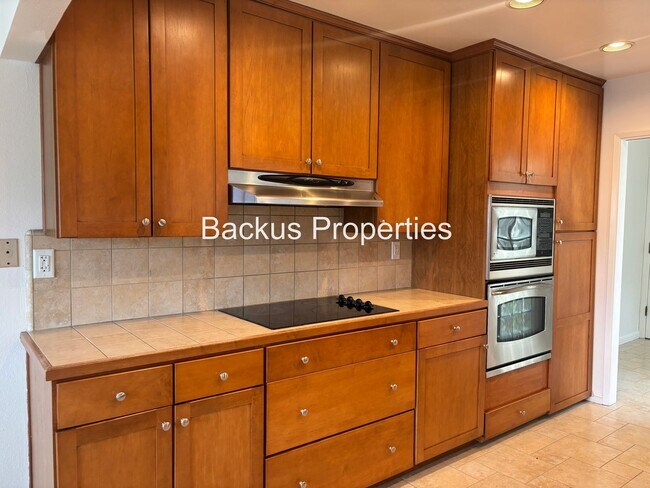Building Photo - Beautiful three bedroom home in Carmel