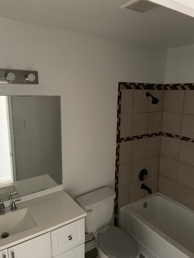 Building Photo - Grasslands