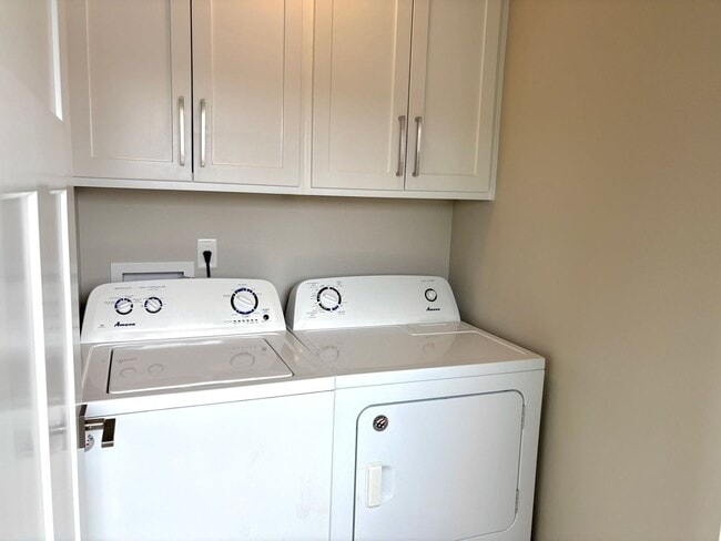 Building Photo - St. Johns Modern Build with Fenced Backyar...