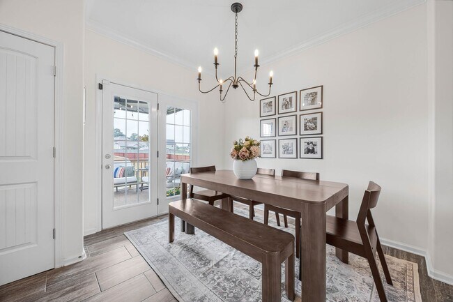 Building Photo - Pet Friendly Four Bedroom!