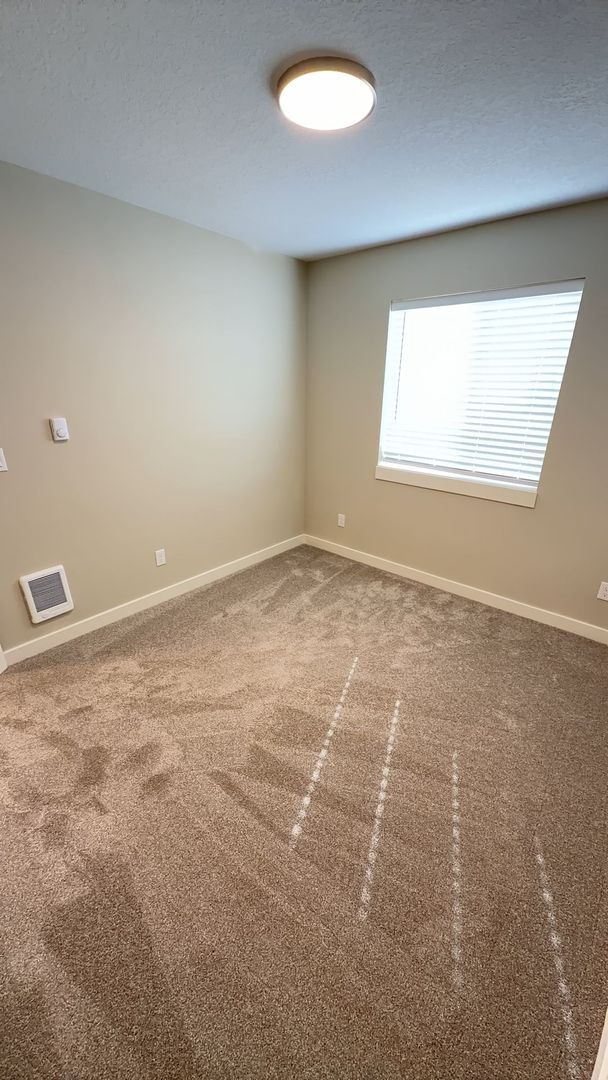 Building Photo - Chernishoff Seven Oak Luxury Duplex