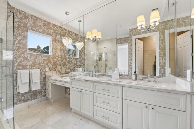 Building Photo - 921 Osceola Dr