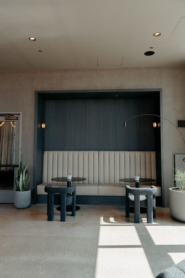 Building Photo - 755 S Clark St