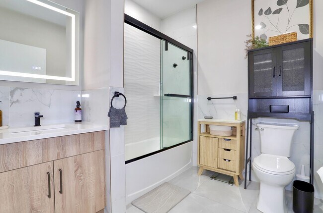 Building Photo - 212 70th St