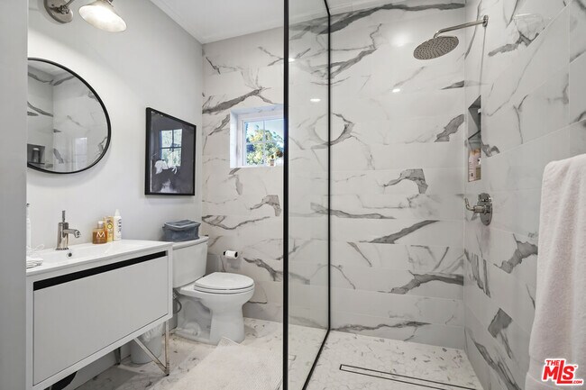 Building Photo - 23255 Mariposa De Oro St