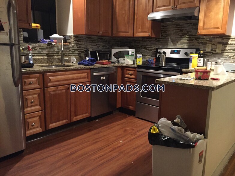 Building Photo - 616 Columbus Ave