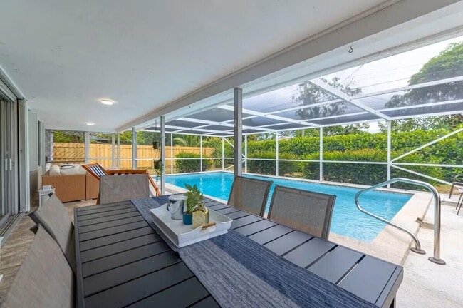 Building Photo - 176 SE 27th Pl