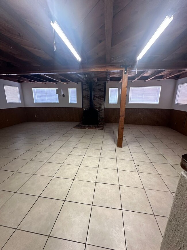 Building Photo - 4 bedroom Rental