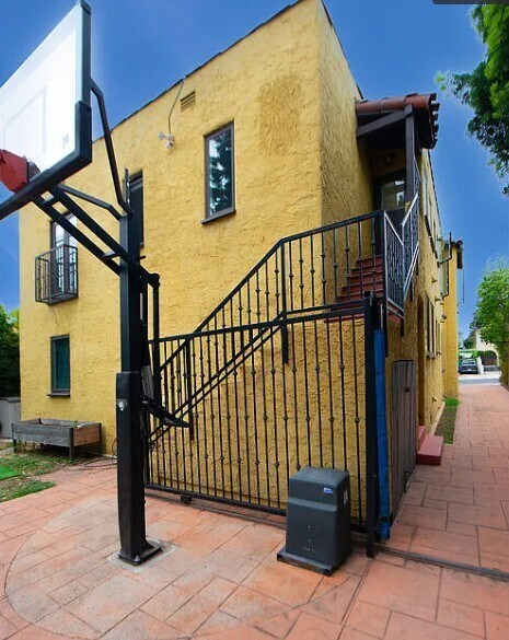 Building Photo - 738 N La Jolla Ave