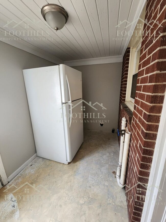Building Photo - Beautiful 2-Story Brick Home Near Anderson...