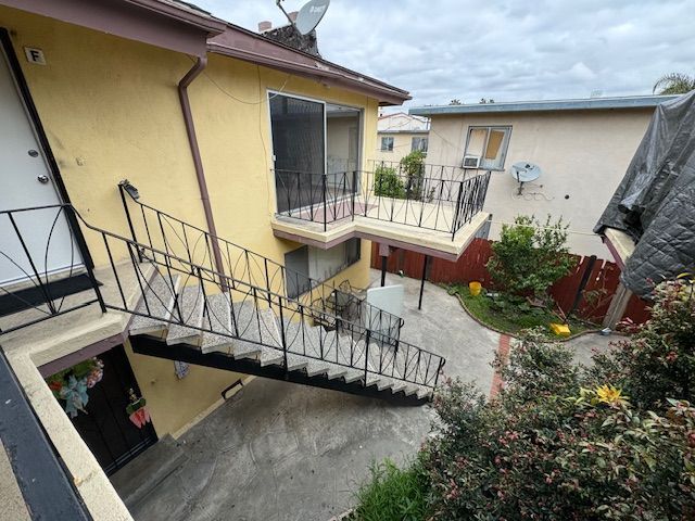 Primary Photo - 3568 Brenton Ave