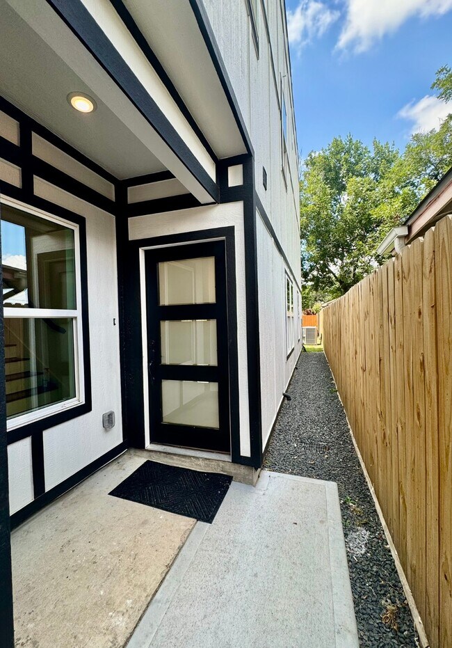 Building Photo - 10232 Porto Rico Rd