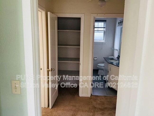 Building Photo - 624 Button St