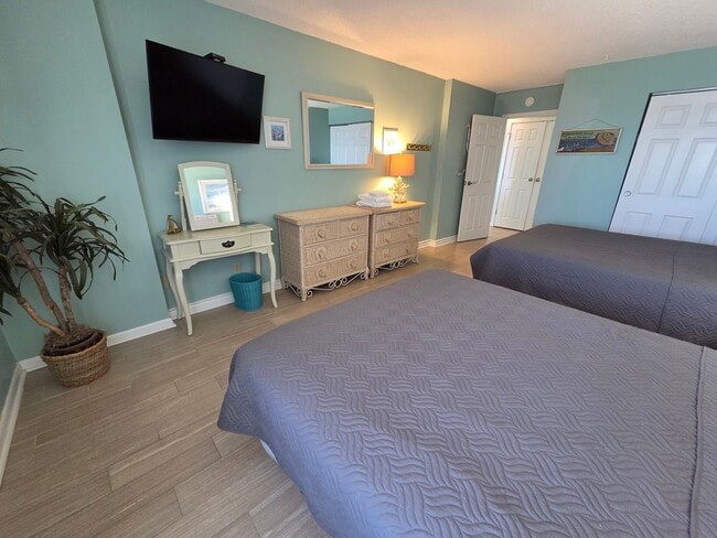 Building Photo - DOLPHIN RUN CONDOMINIUM