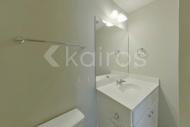 Building Photo - 948 Silent Barge Cv