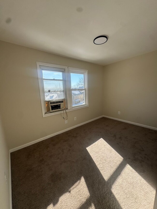 Building Photo - Now Accepting 525 Credit | Half First Month + Last Month Rent