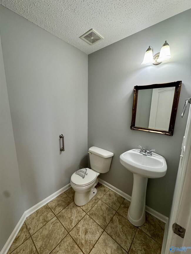 Building Photo - 14606 Eva Cir