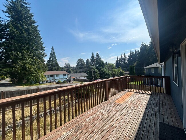 Building Photo - Beautiful 4 bd 3 bath w/ 2-car Garage Home...