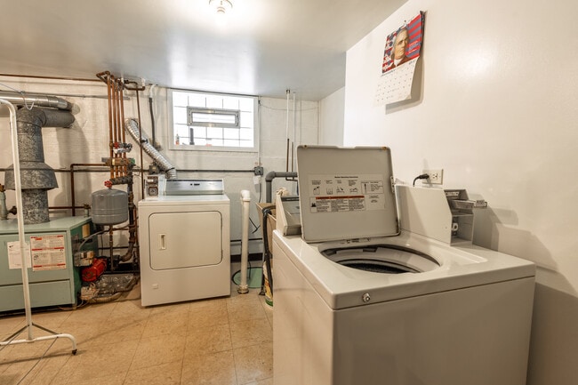 Building Photo - 4613 Grove Ave