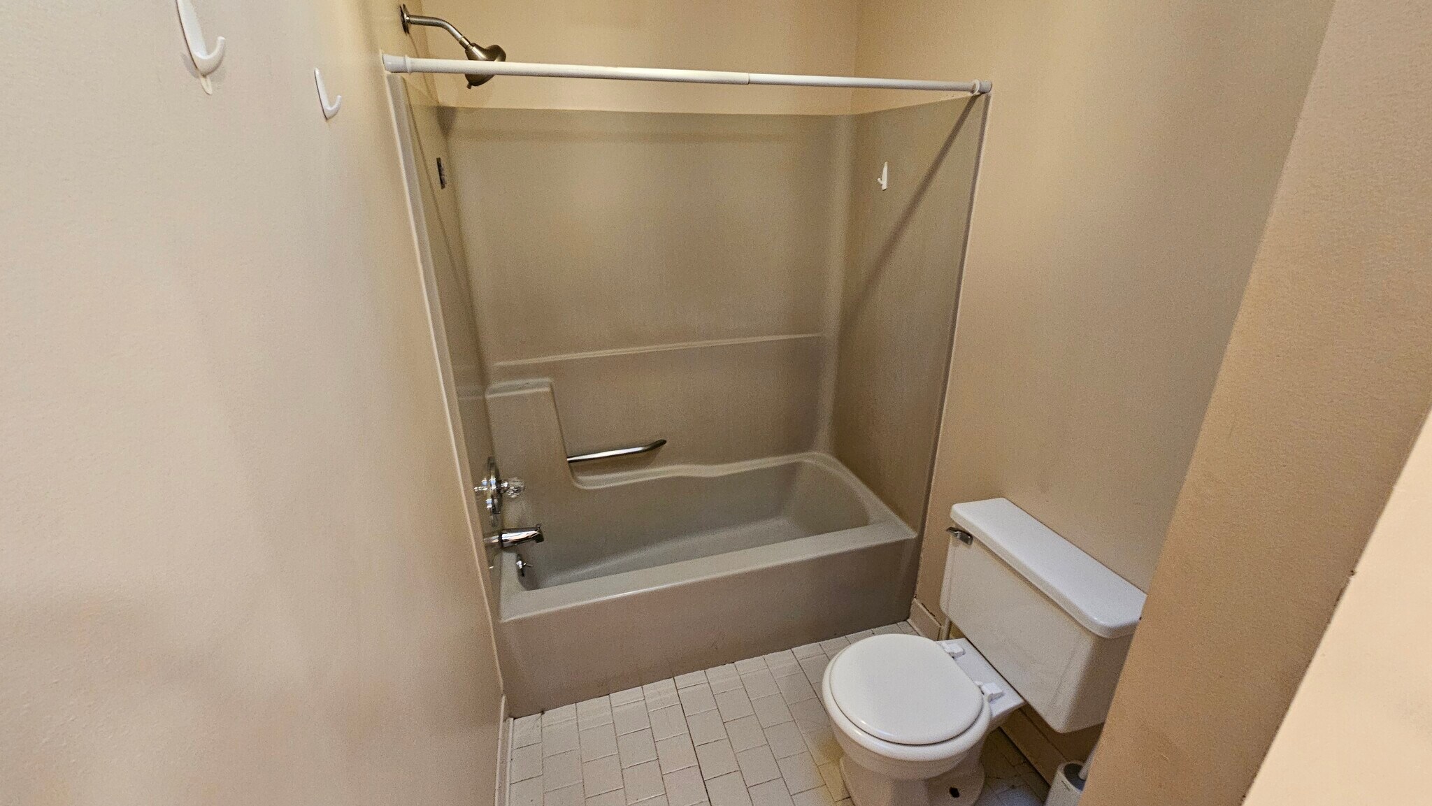 Primary Bath - 4242 Allmond Ave