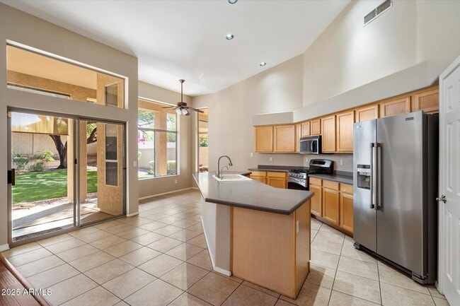 Building Photo - 4823 E Barwick Dr