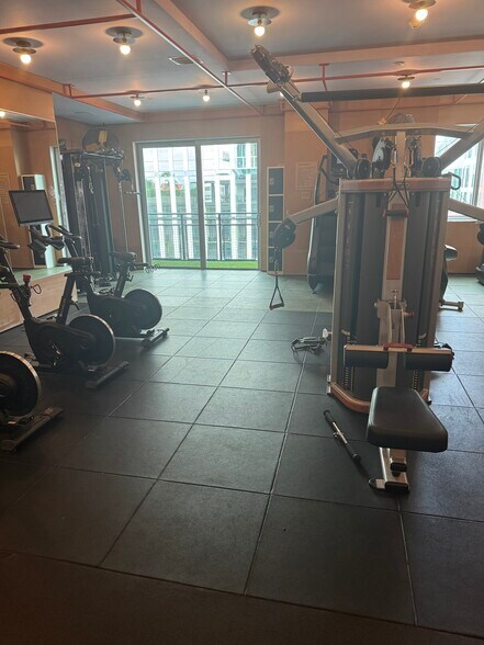 Building Photo - 147 NW 32nd St