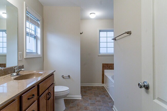 Building Photo - 1101 Ishee Dr