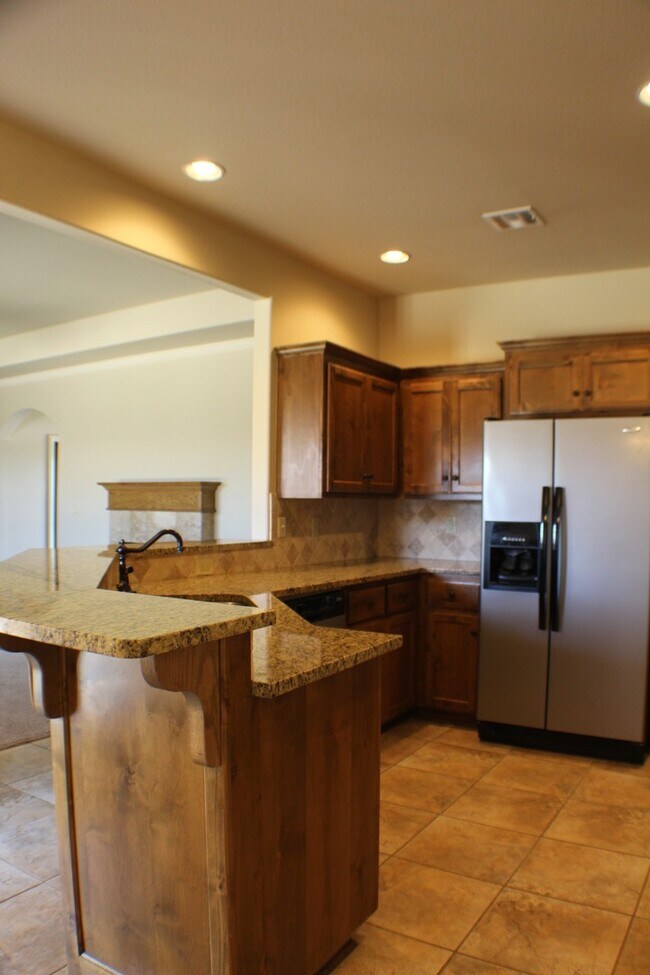 Building Photo - Bixby home available now!