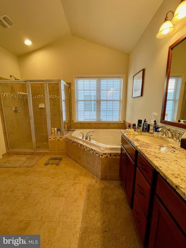 Building Photo - 42900 Southview Manor Dr