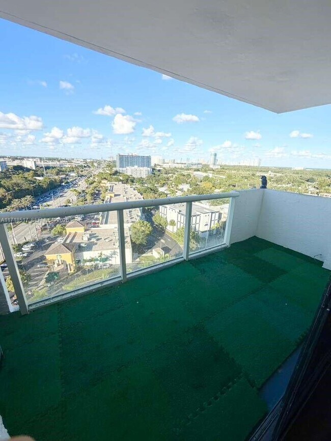 Building Photo - 13499 Biscayne Blvd